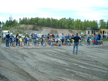 KM 2004 8
